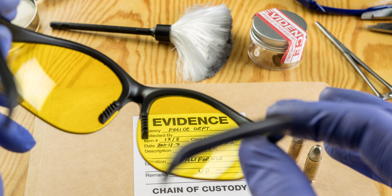 Basic research utensils with a evidence bag in Laboratorio forensic equipment, conceptual image