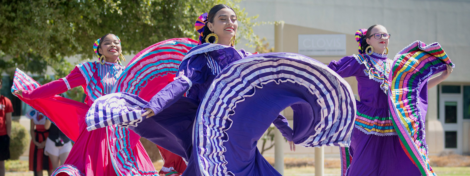 Folklorico dancers
