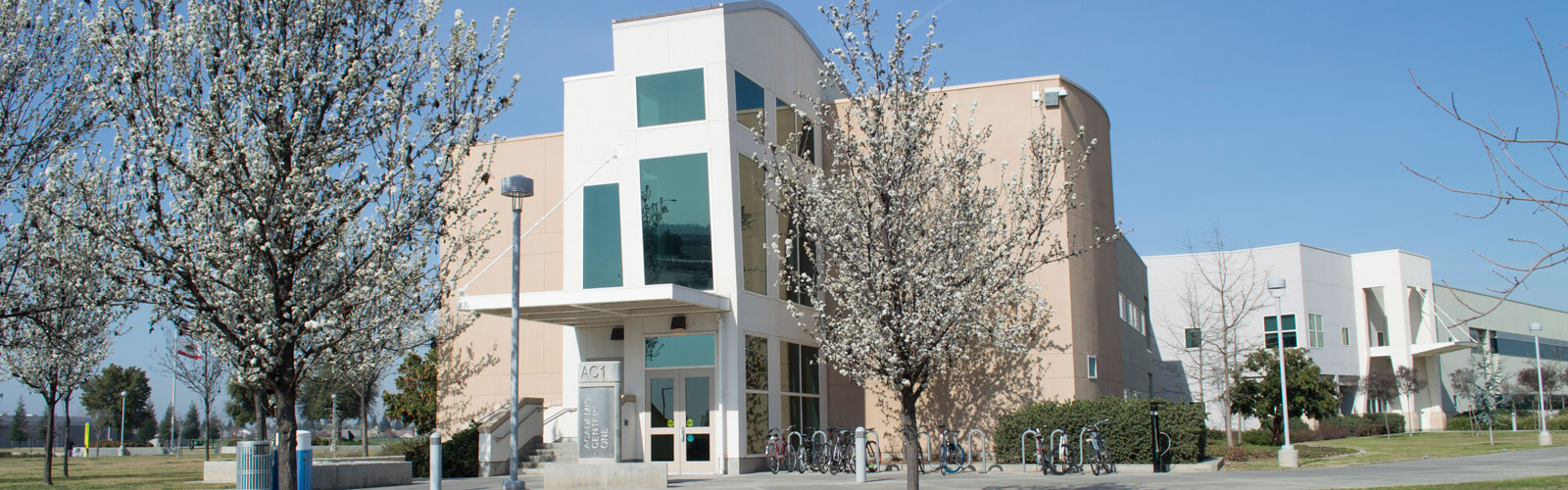 Clovis main campus building B. Winter-time 