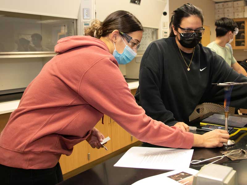 Clovis students in chemistry class observing mask mandate